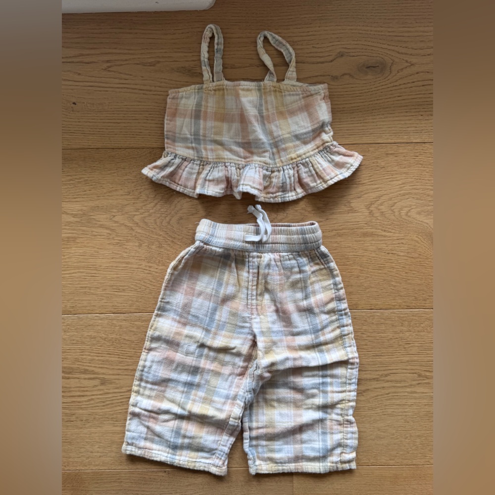 Rylee Cru cropped pant and top set, size 2-3, in good condition, as pictured